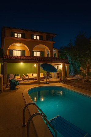 Kiến trúc tòa nhà