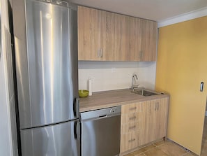 House | Private kitchen | Fridge, microwave, oven, stovetop - House Villa Carmen (Rogoznica)