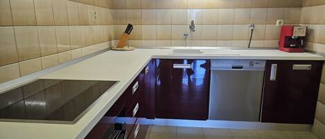 Ferienhaus | Eigene Küche | Kühlschrank, Mikrowelle, Ofen, Herdplatte