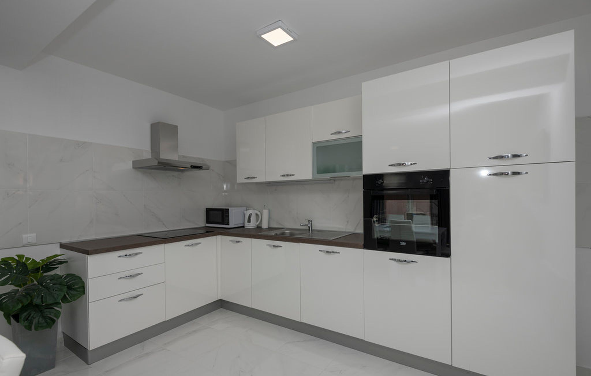 House | Private kitchen | Fridge, microwave, oven, stovetop
