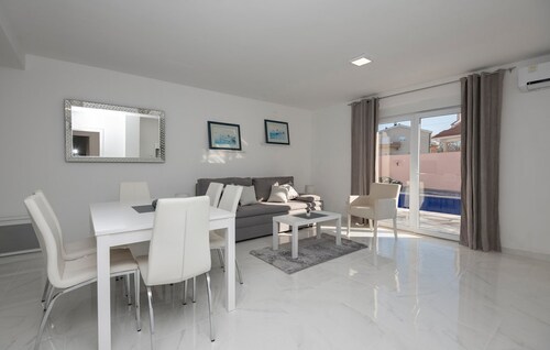 House Dragica