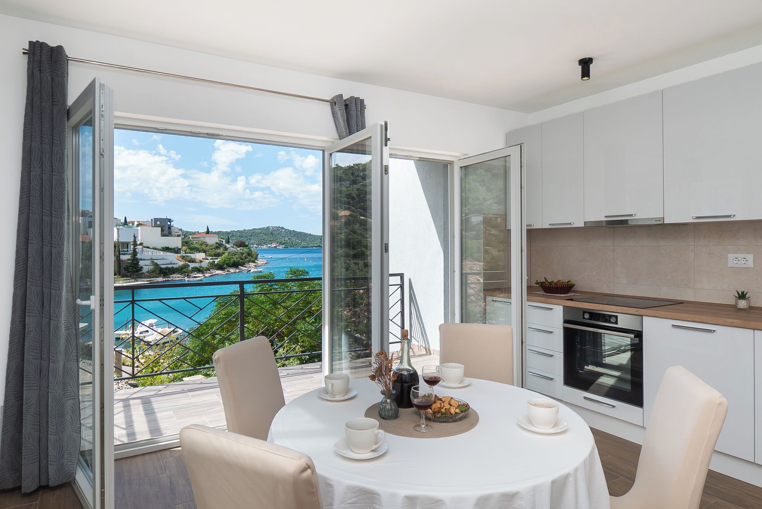 Apartment (A4) | Private kitchen | Fridge, oven, stovetop, electric kettle
