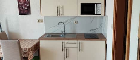 Studio (A7) | Private kitchen