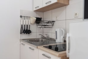 Apartment (A1) | Private kitchen - Apartments Snjeza (Vir)