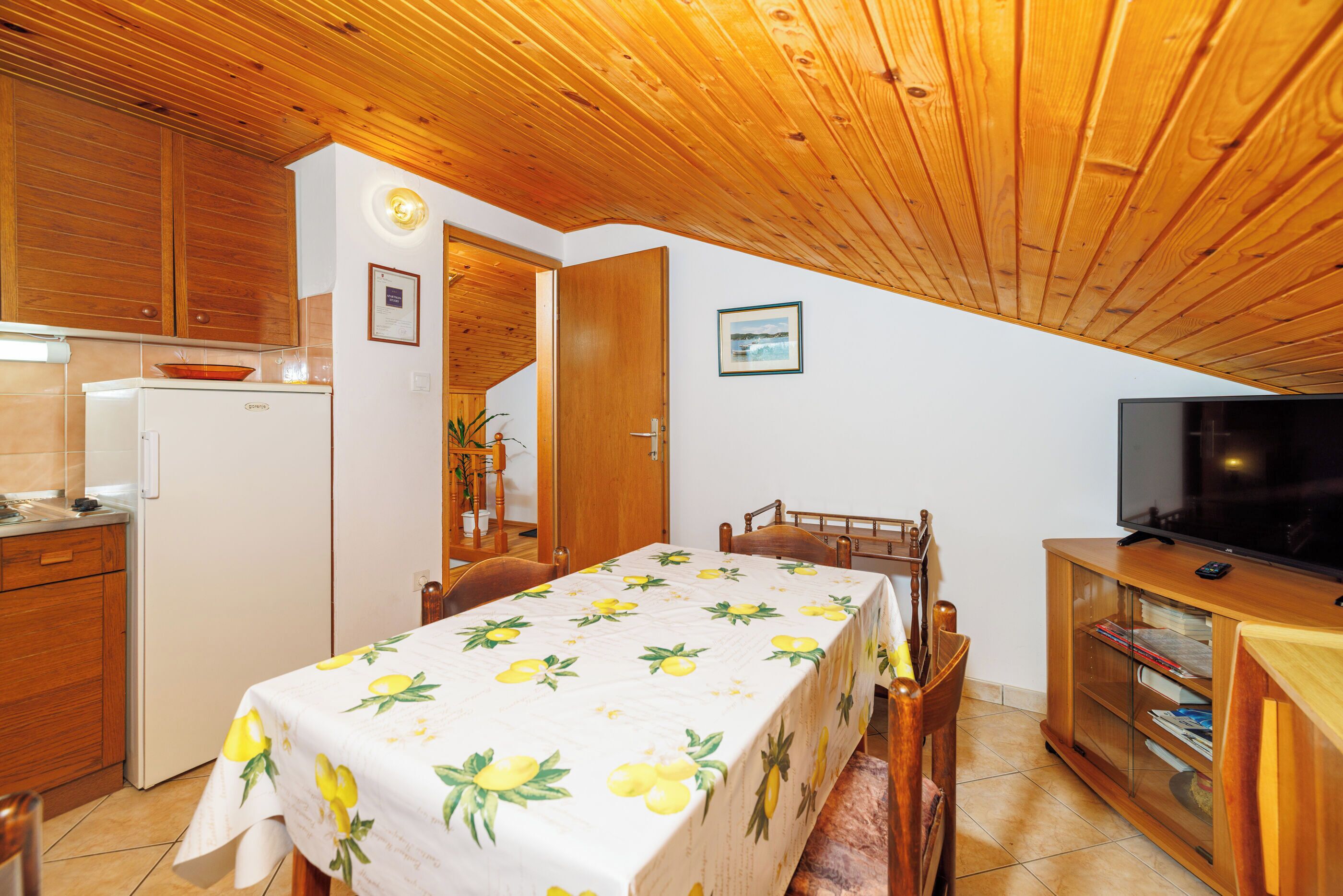 Appartement (A2) | Cuisine privée | Réfrigérateur, surface de cuisson, cafétière à espresso