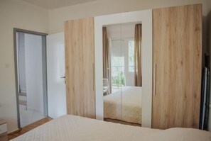 Iron/ironing board, free WiFi - House Mili (Zagvozd)