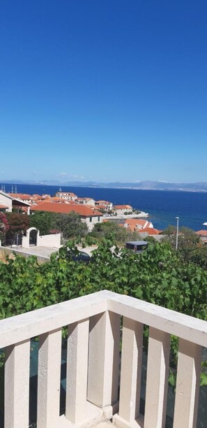 Apartment (A1) | Terrace/patio - Apartment Sea View (Postira)