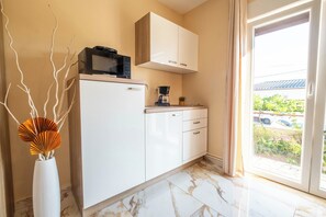 Apartment (A1) | Private kitchen | Fridge, microwave, stovetop, dishwasher - Apartments Relax Suites (Novi Vinodolski)