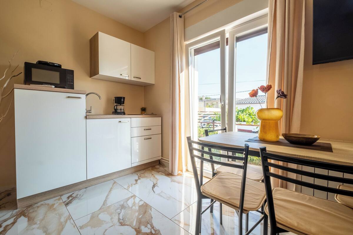 Apartment (A1) | Private kitchen | Fridge, microwave, stovetop, dishwasher