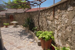 Courtyard - House Dragica (Vinodol)