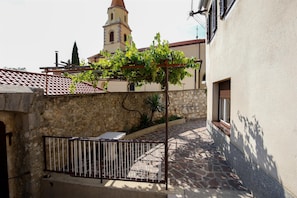 Courtyard - House Dragica (Vinodol)