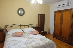 Casa | Tabla de planchar con plancha y wifi gratis