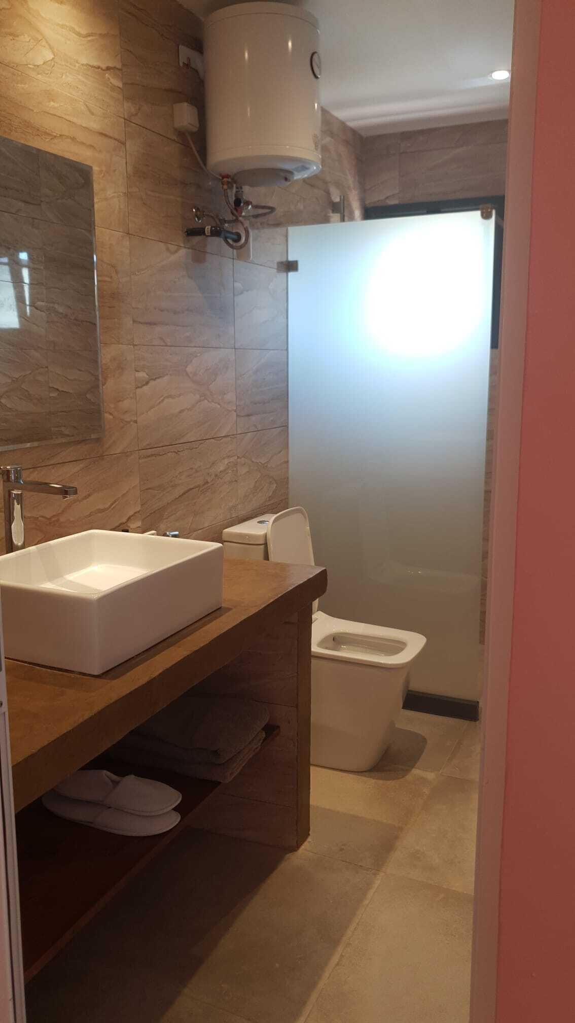Dusche, Handtücher, Toilettenpapier