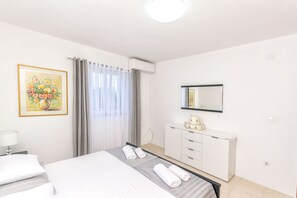 Appartement (A1) | Coffre-fort, fer et planche à repasser, accès au Wi-Fi (inclus)