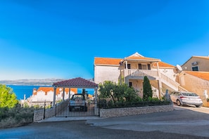 Kiến trúc tòa nhà