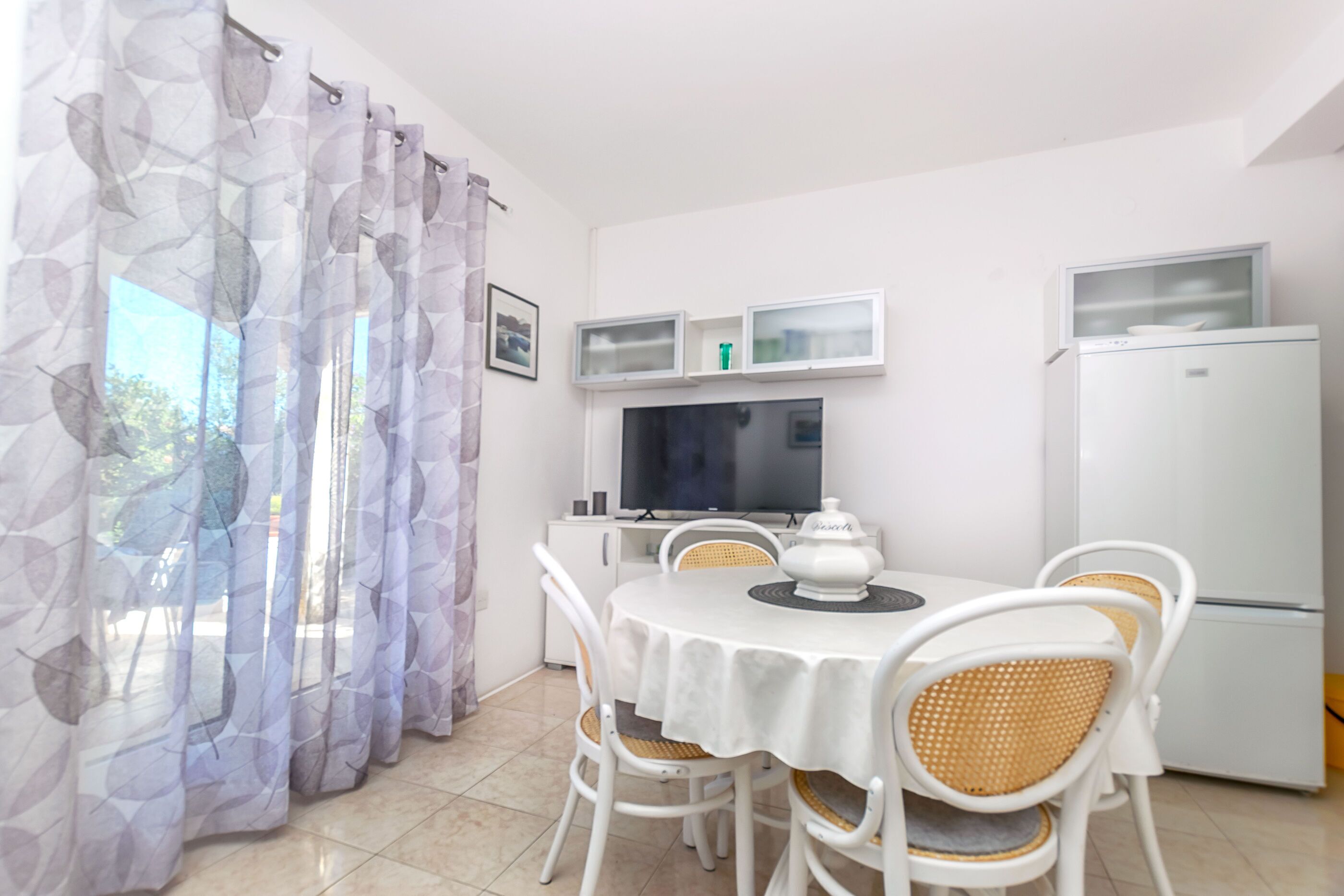 Apartment (A2) | Dining