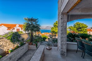 Water view - Apartments Paco (Postira)