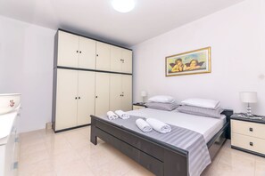 Apartment (A1) | In-room safe, iron/ironing board, free WiFi - Apartments Paco (Postira)