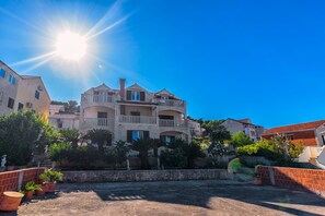 Kiến trúc tòa nhà