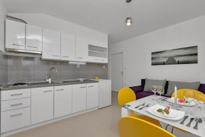 Apartment (A3) | Private kitchen - Apartments Smiljka (Makarska)