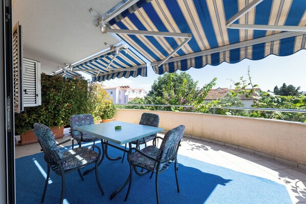 อพาร์ทเมนท์ (A1) | ลานระเบียง/นอกชาน