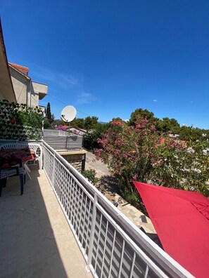 Apartment (A2) | Balcony - Apartments Dari (Jelsa)