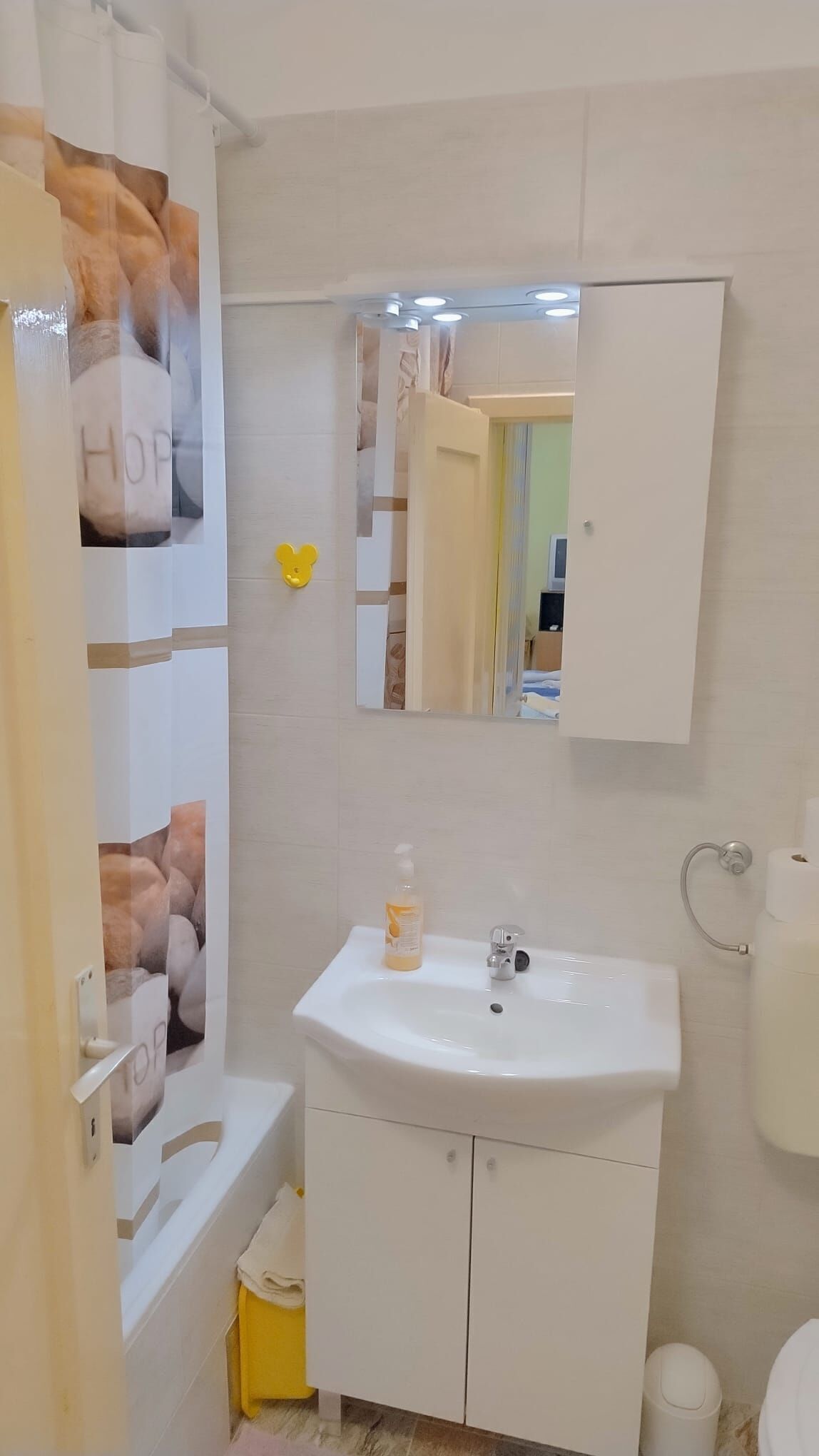 Studio (A3) | Bathroom | Bathtub