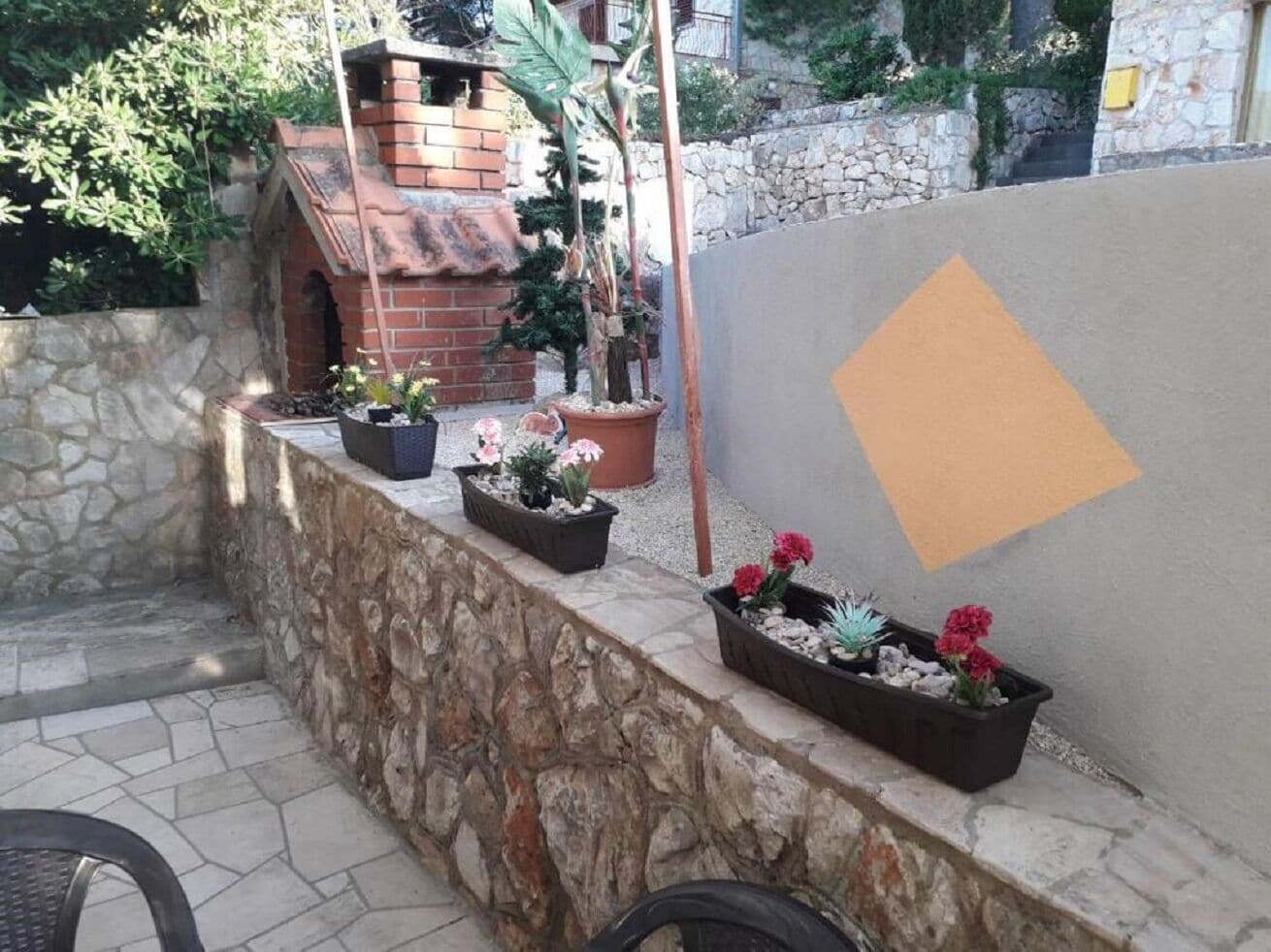 สตูดิโอ (A3) | สนามรอบบริเวณ