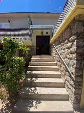 Courtyard - Apartments Dari (Jelsa)