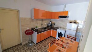 Apartment (A1) | Private kitchen - Apartments Dari (Jelsa)