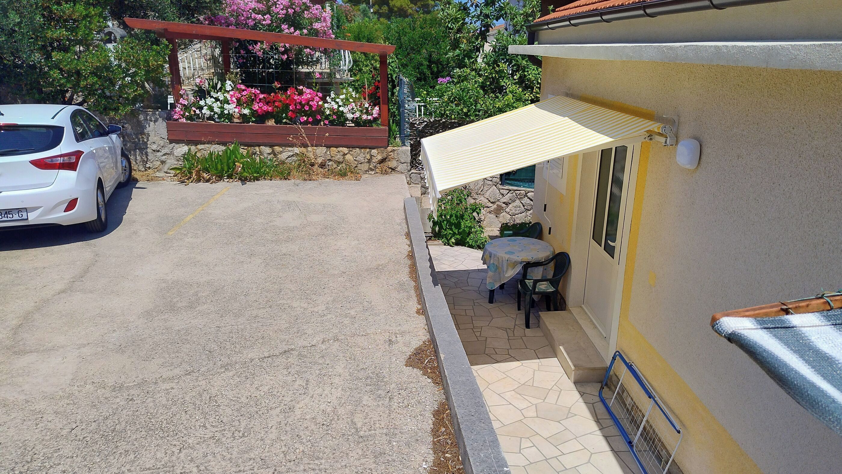 สตูดิโอ (A4) | ที่จอดรถ | ที่จอดรถ (คิดค่าบริการ)