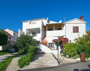 Building design - Apartment Grdelin (Biograd na Moru)