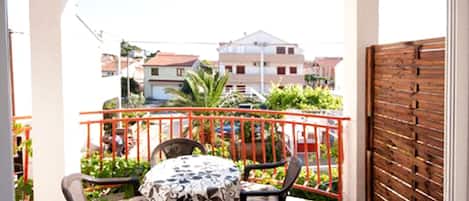 Apartment (A4) | Outdoor dining