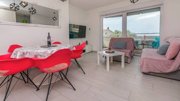 Apartment (A1) | Dining