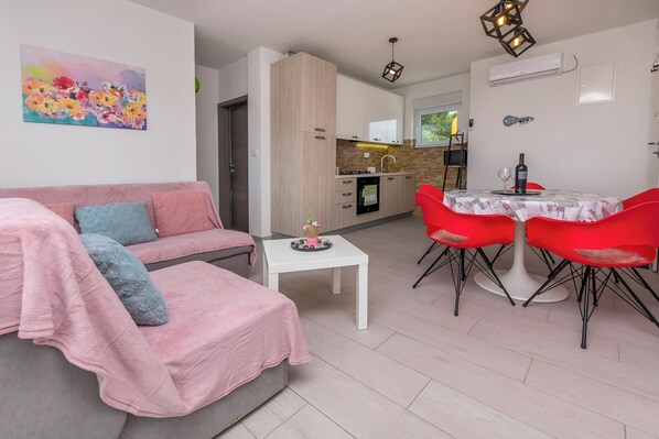 Apartment (A1) | Private kitchen - Apartment Cvita (Primosten)