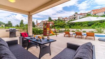 House | Terrace/patio