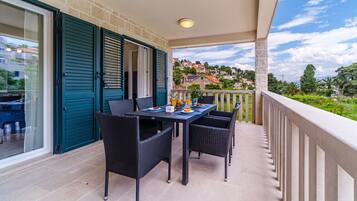 House | Terrace/patio
