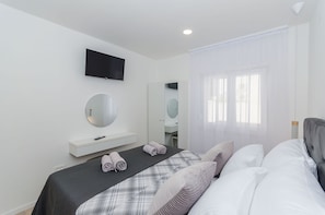 Apartment (A2) | Zimmersafe, Bügeleisen/Bügelbrett, kostenloses WLAN