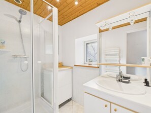 Shower, hair dryer - Ocean View – Charming House for 4 – Garden (Plouguerneau)