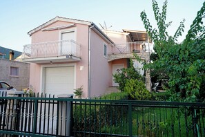 Courtyard - House Tago (Kastela)