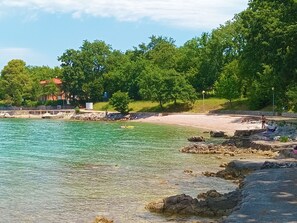 Beach nearby - Apartments Rosuje (Omisalj)