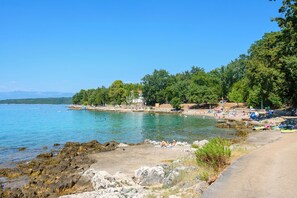 Beach nearby - Apartments Rosuje (Omisalj)