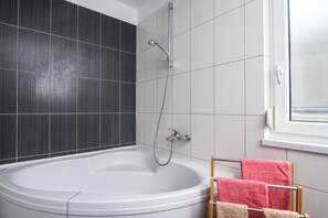 Apartment (A1) | Bathroom | Bathtub - Apartment Eli (Okrug)