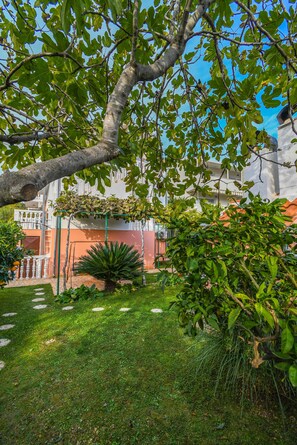 Garden - Apartments Ivancic (Seget)