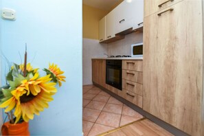 Apartment (A1) | Private kitchen | Fridge, oven, stovetop, espresso maker - Apartments Ivancic (Seget)