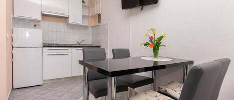 Apartment (A2) | Private kitchen