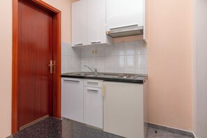 Studio (A1) | Private kitchen - Apartments Urlicic (Omis)