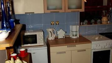 Leilighet (A1) | Eget kjøkken | Kjøleskap, mikrobølgeovn, ovn og kokeplater