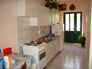 Apartment (A1) | Private kitchen - Apartment Smi (Sucuraj)