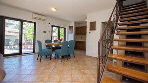 Apartemen (A1) | Tempat makan